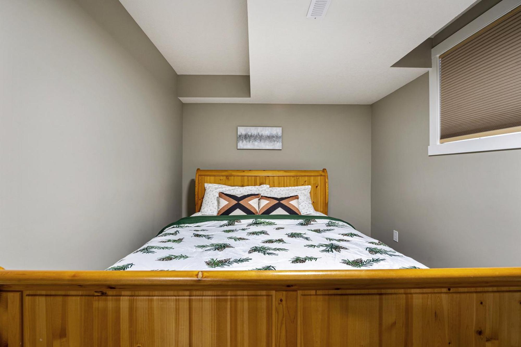 Modern 2 Bedroom Basement Suite With Laundry YYC Exterior foto